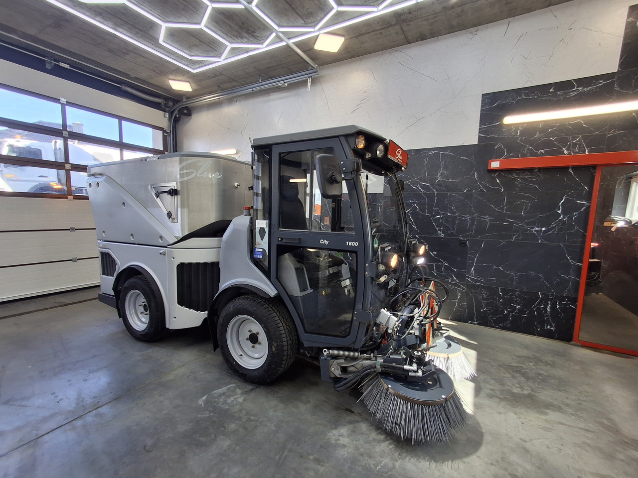 HAKO Citymaster 1600 Kehrmaschine Zamiatarka PM2.5 Euro 6 2019r - 道路清扫机:图4 HAKO Citymaster 1600 Kehrmaschine Zamiatarka PM2.5 Euro 6 2019r - 道路清扫机:图4