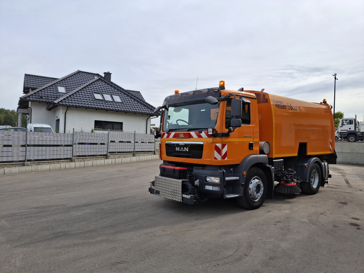 MAN TGM 18.250 Zamiatarka Kupper Weisser BROCK 2 Motoren Szczotki L/R PM10 Odchwaszczarka - 道路清扫机:图3 MAN TGM 18.250 Zamiatarka Kupper Weisser BROCK 2 Motoren Szczotki L/R PM10 Odchwaszczarka - 道路清扫机:图3
