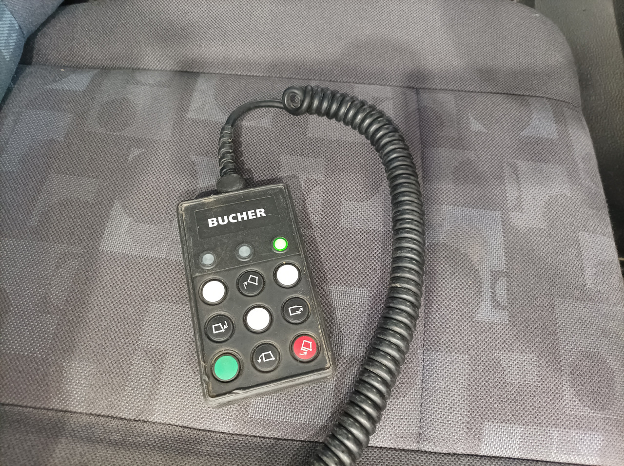 道路清扫机 MERCEDES-BENZ Atego 1018 Zamiatarka Kehrmaschine BUCHER Szczotki L/R PM10 2 Silniki 2012r:图19 道路清扫机 MERCEDES-BENZ Atego 1018 Zamiatarka Kehrmaschine BUCHER Szczotki L/R PM10 2 Silniki 2012r:图19