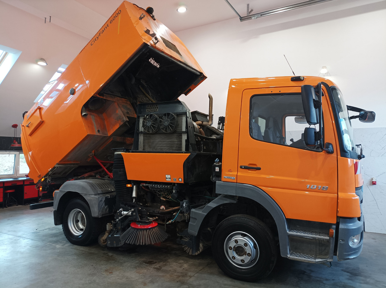 道路清扫机 MERCEDES-BENZ Atego 1018 Zamiatarka Kehrmaschine BUCHER Szczotki L/R PM10 2 Silniki 2012r:图10 道路清扫机 MERCEDES-BENZ Atego 1018 Zamiatarka Kehrmaschine BUCHER Szczotki L/R PM10 2 Silniki 2012r:图10