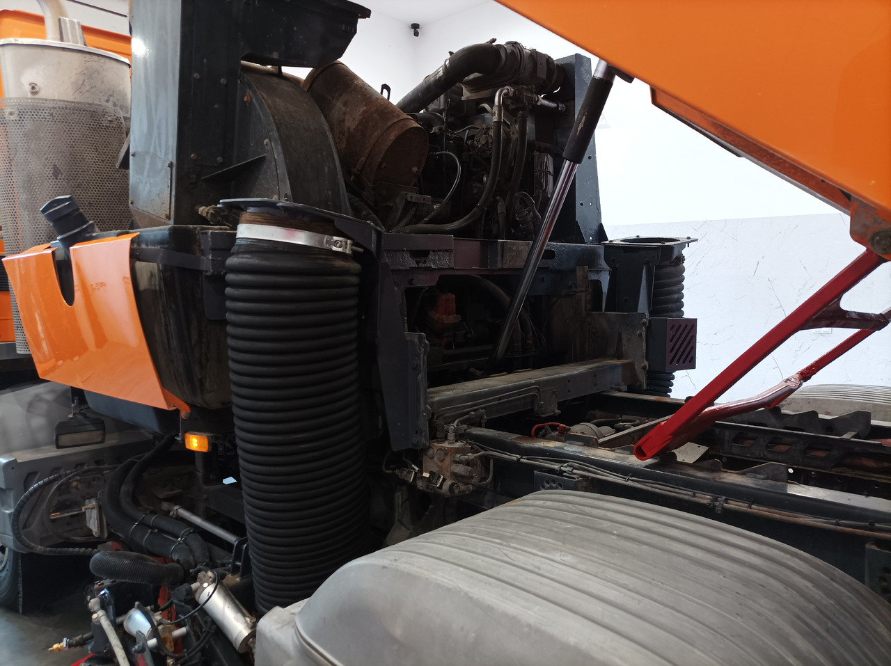 道路清扫机 MERCEDES-BENZ Atego 1018 Zamiatarka Kehrmaschine BUCHER Szczotki L/R PM10 2 Silniki 2012r:图17 道路清扫机 MERCEDES-BENZ Atego 1018 Zamiatarka Kehrmaschine BUCHER Szczotki L/R PM10 2 Silniki 2012r:图17