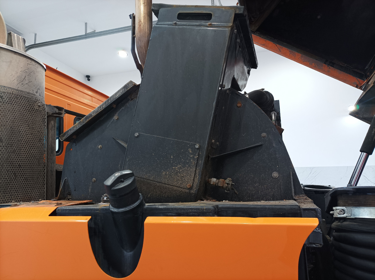 道路清扫机 MERCEDES-BENZ Atego 1018 Zamiatarka Kehrmaschine BUCHER Szczotki L/R PM10 2 Silniki 2012r:图16 道路清扫机 MERCEDES-BENZ Atego 1018 Zamiatarka Kehrmaschine BUCHER Szczotki L/R PM10 2 Silniki 2012r:图16