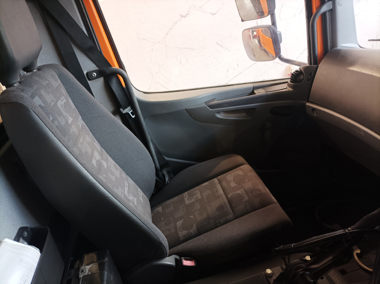 道路清扫机 MERCEDES-BENZ Atego 1018 Zamiatarka Kehrmaschine BUCHER Szczotki L/R PM10 2 Silniki 2012r:图21 道路清扫机 MERCEDES-BENZ Atego 1018 Zamiatarka Kehrmaschine BUCHER Szczotki L/R PM10 2 Silniki 2012r:图21