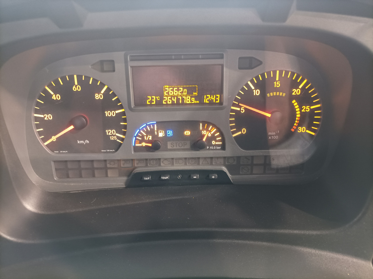 道路清扫机 MERCEDES-BENZ Atego 1018 Zamiatarka Kehrmaschine BUCHER Szczotki L/R PM10 2 Silniki 2012r:图27 道路清扫机 MERCEDES-BENZ Atego 1018 Zamiatarka Kehrmaschine BUCHER Szczotki L/R PM10 2 Silniki 2012r:图27