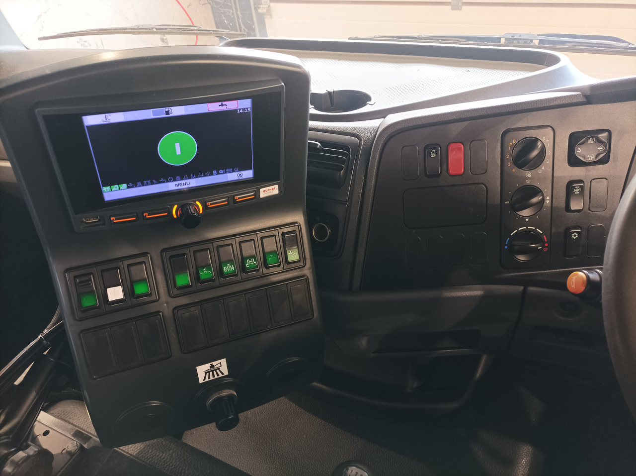 道路清扫机 MERCEDES-BENZ Atego 1018 Zamiatarka Kehrmaschine BUCHER Szczotki L/R PM10 2 Silniki 2012r:图20 道路清扫机 MERCEDES-BENZ Atego 1018 Zamiatarka Kehrmaschine BUCHER Szczotki L/R PM10 2 Silniki 2012r:图20