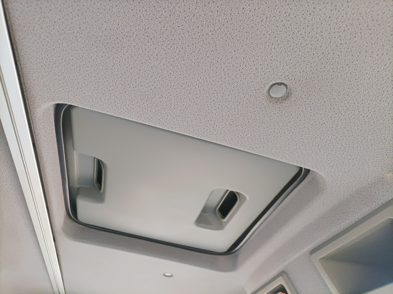 道路清扫机 MERCEDES-BENZ Atego 1018 Zamiatarka Kehrmaschine BUCHER Szczotki L/R PM10 2 Silniki 2012r:图29 道路清扫机 MERCEDES-BENZ Atego 1018 Zamiatarka Kehrmaschine BUCHER Szczotki L/R PM10 2 Silniki 2012r:图29