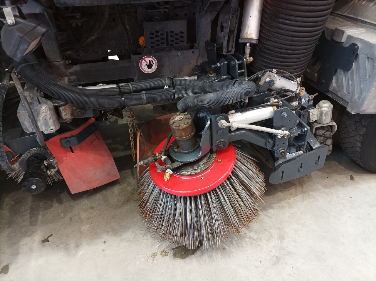 道路清扫机 MERCEDES-BENZ Atego 1018 Zamiatarka Kehrmaschine BUCHER Szczotki L/R PM10 2 Silniki 2012r:图13 道路清扫机 MERCEDES-BENZ Atego 1018 Zamiatarka Kehrmaschine BUCHER Szczotki L/R PM10 2 Silniki 2012r:图13