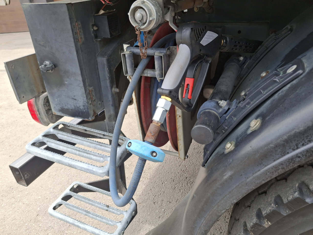 道路清扫机 MERCEDES-BENZ Atego 1523 Zamiatarka Kehrmaschine Schmidt SK600 Karcher 2 Motoren Euro 6 PM10 Rura Do Liści：图12