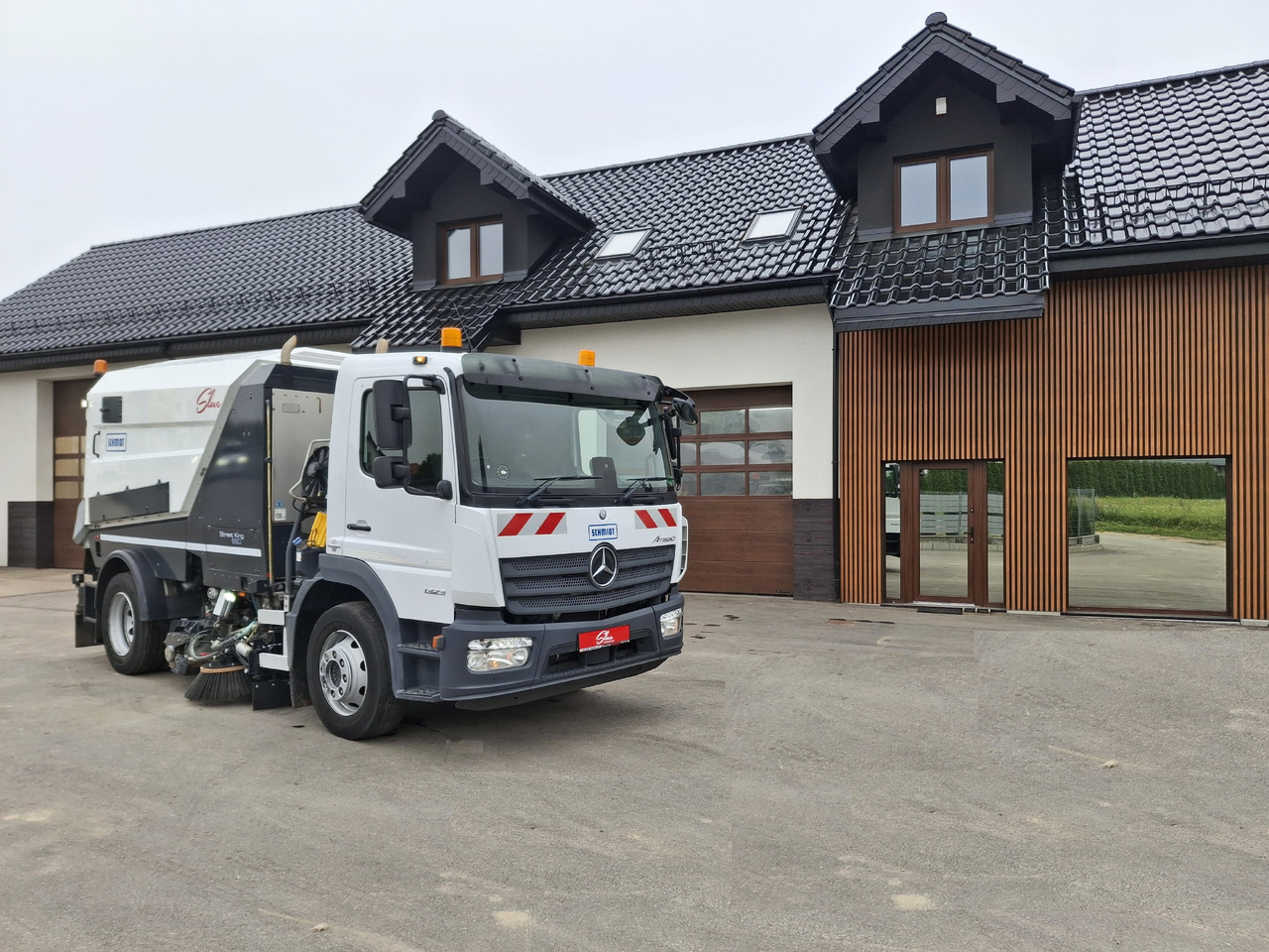 MERCEDES-BENZ Atego 1523 Zamiatarka Kehrmaschine Schmidt Street King 660 Euro 6 PM10 2 Motoren Szczotki L/R 2016r - 道路清扫机:图1 MERCEDES-BENZ Atego 1523 Zamiatarka Kehrmaschine Schmidt Street King 660 Euro 6 PM10 2 Motoren Szczotki L/R 2016r - 道路清扫机:图1