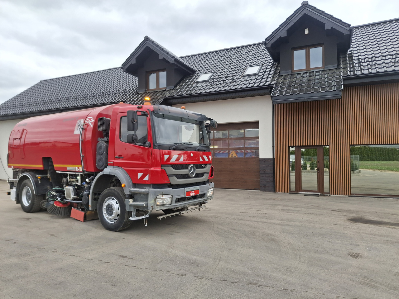 MERCEDES-BENZ Axor 1829 Zamiatarka Kehrmaschine BUCHER 2 Motoren Karcher PM10 Odchwaszczarka Sweeper - 道路清扫机:图1 MERCEDES-BENZ Axor 1829 Zamiatarka Kehrmaschine BUCHER 2 Motoren Karcher PM10 Odchwaszczarka Sweeper - 道路清扫机:图1