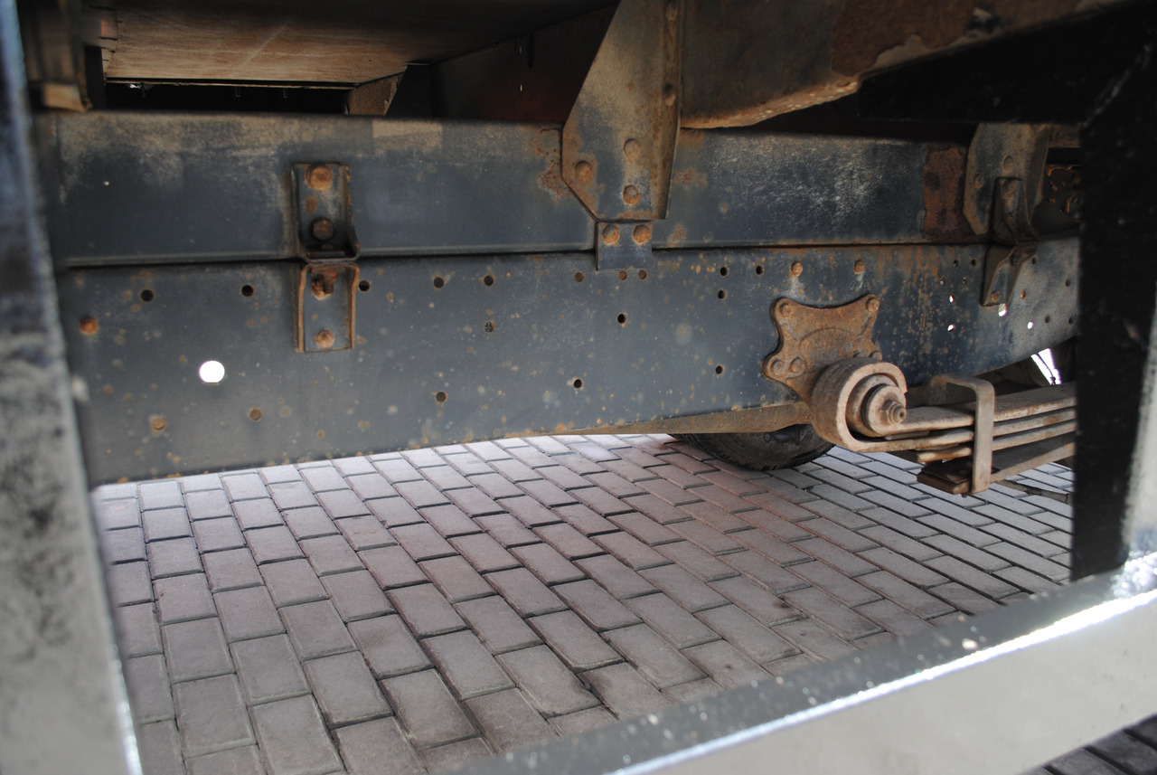 栏板式/ 平板卡车 Mercedes-Benz 711D Doka Dubel Kabina Pritsche Doppelkabine：图6