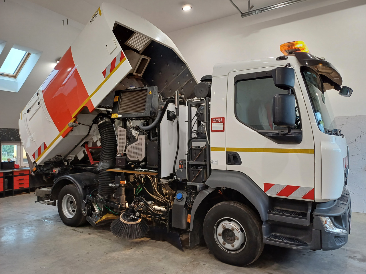 RENAULT D12 Zamiatarka Kehrmaschine 2 Motoren SEMAT Zoeller Szczotki L/R Euro 6 PM10 2017r - 道路清扫机:图5 RENAULT D12 Zamiatarka Kehrmaschine 2 Motoren SEMAT Zoeller Szczotki L/R Euro 6 PM10 2017r - 道路清扫机:图5