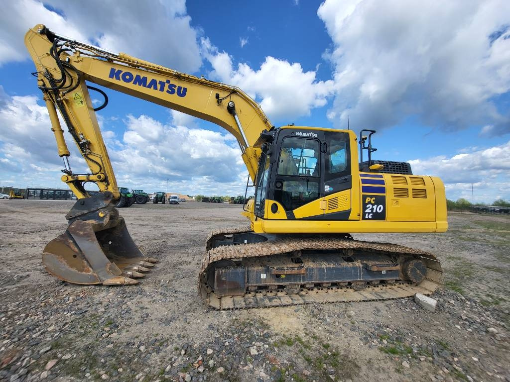 Komatsu PC210-11E0 - 履带式挖掘机:图1 Komatsu PC210-11E0 - 履带式挖掘机:图1