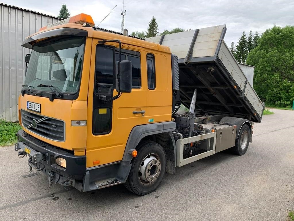 Volvo FL615 + HIAB 027-2 - 翻斗车:图1 Volvo FL615 + HIAB 027-2 - 翻斗车:图1