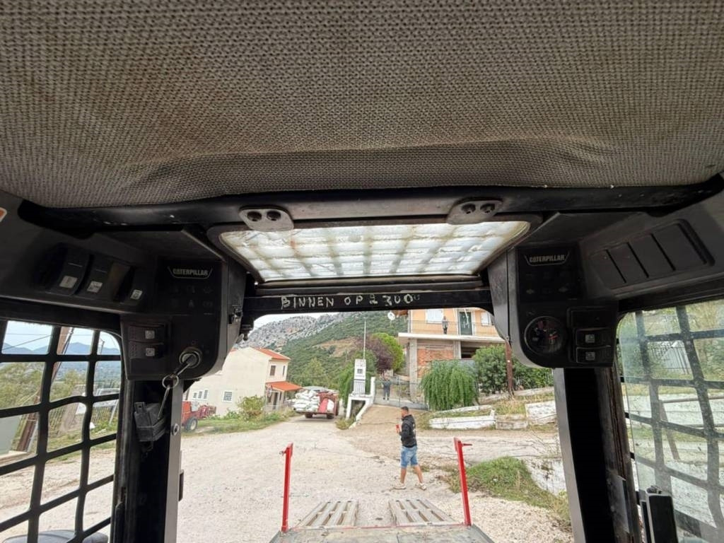 CAT 216 - 滑移装载机:图5 CAT 216 - 滑移装载机:图5