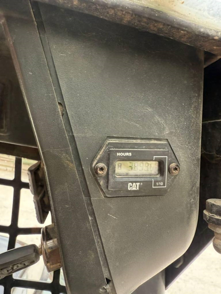 CAT 216 - 滑移装载机:图4 CAT 216 - 滑移装载机:图4