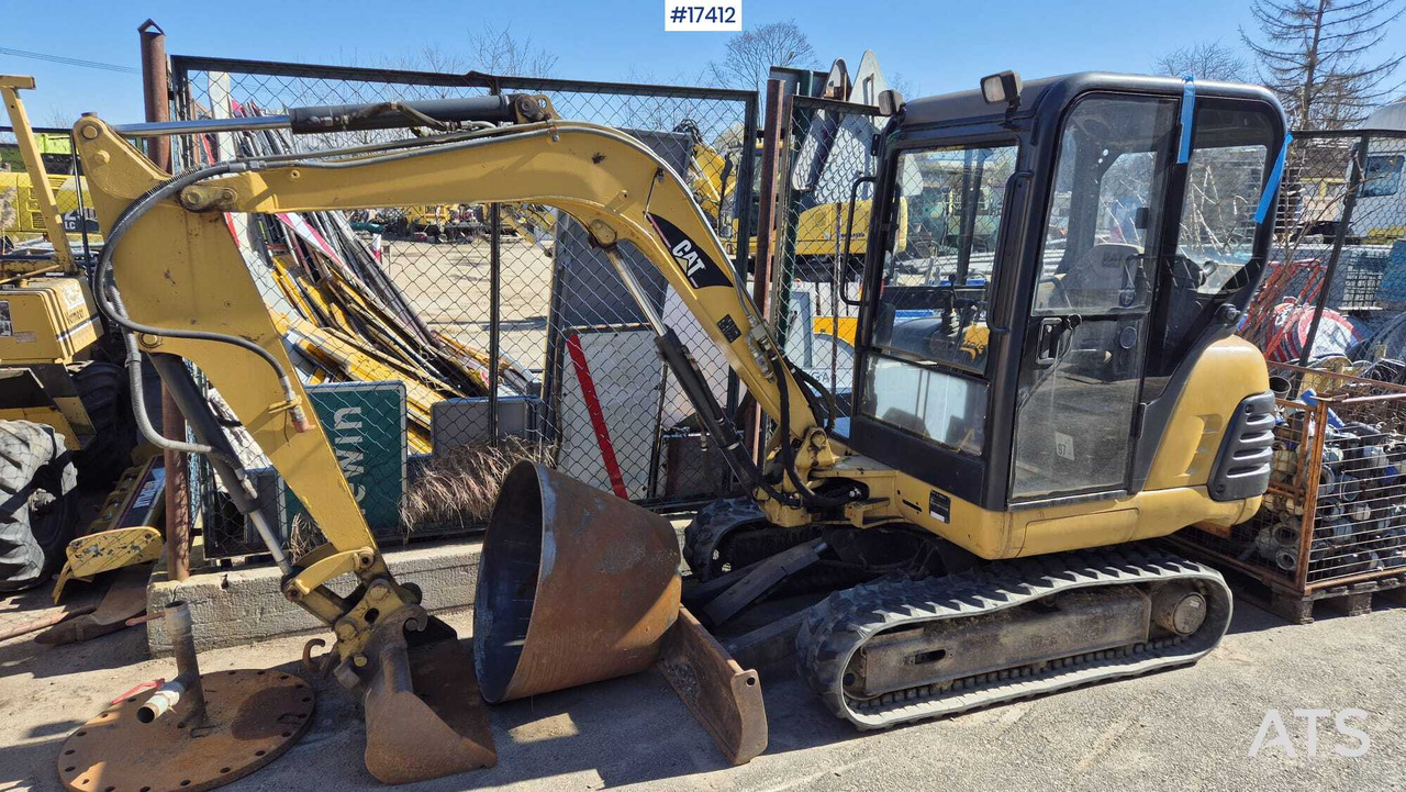 Mini excavator CATERPILLAR 302.5 (2004) two buckets, quick couplers. - 小型挖掘机:图1 Mini excavator CATERPILLAR 302.5 (2004) two buckets, quick couplers. - 小型挖掘机:图1