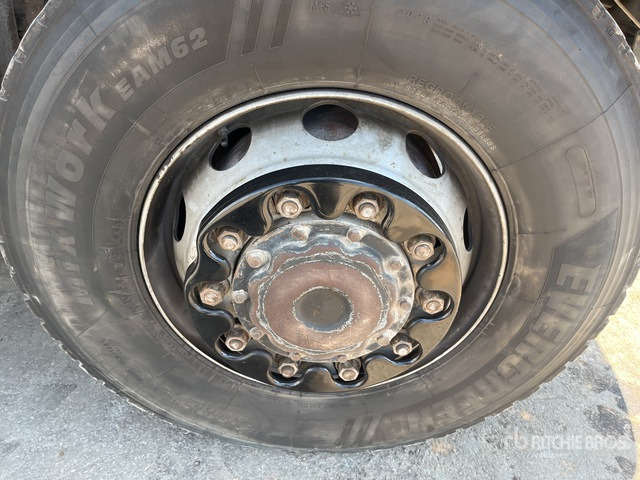 2006 MAN TGA41.430 8x8 Twin-Steer Sleeper Tri/A Dump Truck - 翻斗车:图4 2006 MAN TGA41.430 8x8 Twin-Steer Sleeper Tri/A Dump Truck - 翻斗车:图4