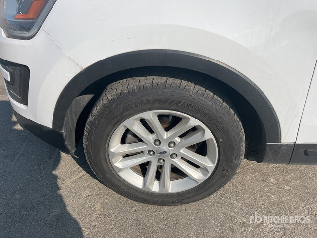 2015 Ford Explorer 4WD SUV - 越野车:图4 2015 Ford Explorer 4WD SUV - 越野车:图4