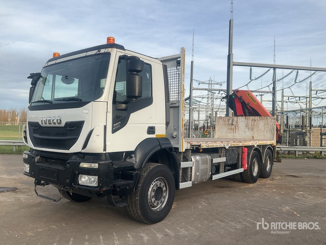 2018 Iveco 260T36 2018 Palfinger PK22002-EH Artic ... Flatbed Truck with Crane - 栏板式/ 平板卡车, 起重车:图1 2018 Iveco 260T36 2018 Palfinger PK22002-EH Artic ... Flatbed Truck with Crane - 栏板式/ 平板卡车, 起重车:图1