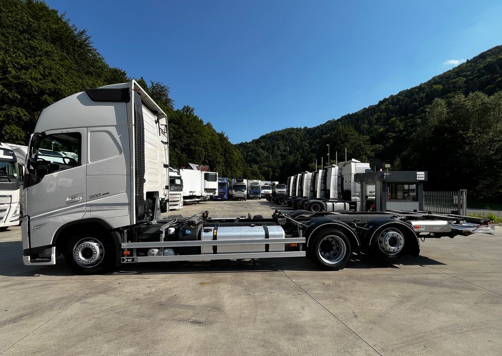 Volvo FH500 BDF 6x2 // Dolny zaczep // Euro 6 motor ! // New Face // XXL Cab // - 驾驶室底盘卡车:图3 Volvo FH500 BDF 6x2 // Dolny zaczep // Euro 6 motor ! // New Face // XXL Cab // - 驾驶室底盘卡车:图3