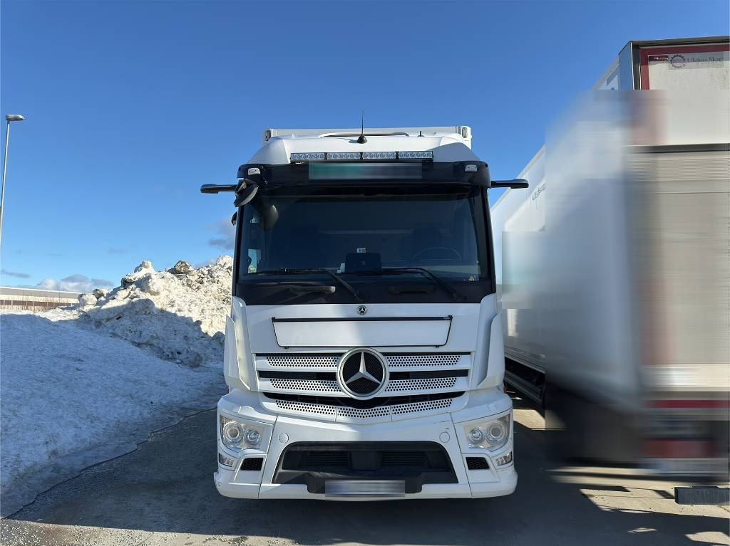 Mercedes-Benz Actros 1833 - 厢式卡车:图3 Mercedes-Benz Actros 1833 - 厢式卡车:图3