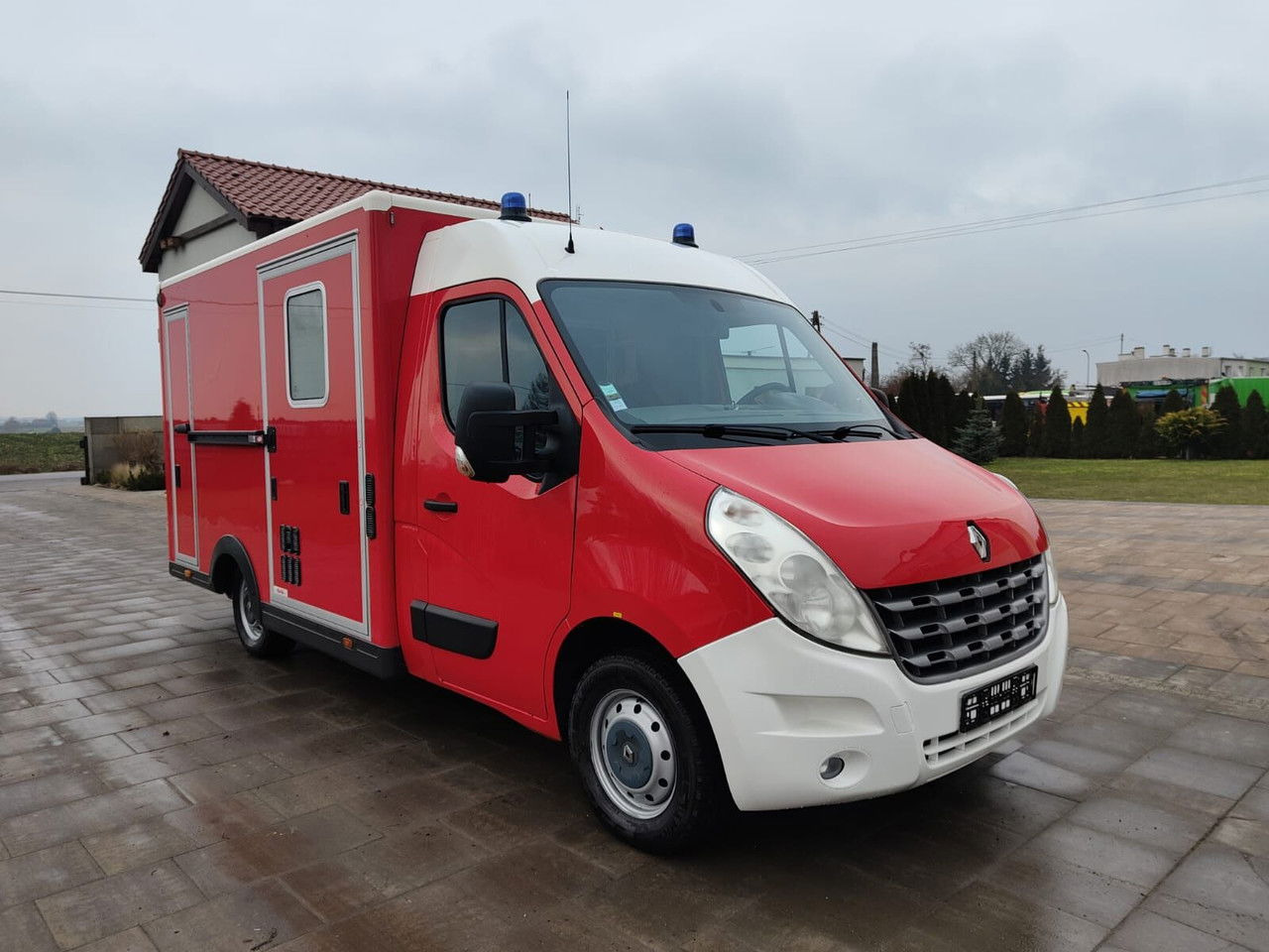 Renault Master Karetka Ambulans pogotowie kontenerowe Kamper - 救护车:图1 Renault Master Karetka Ambulans pogotowie kontenerowe Kamper - 救护车:图1