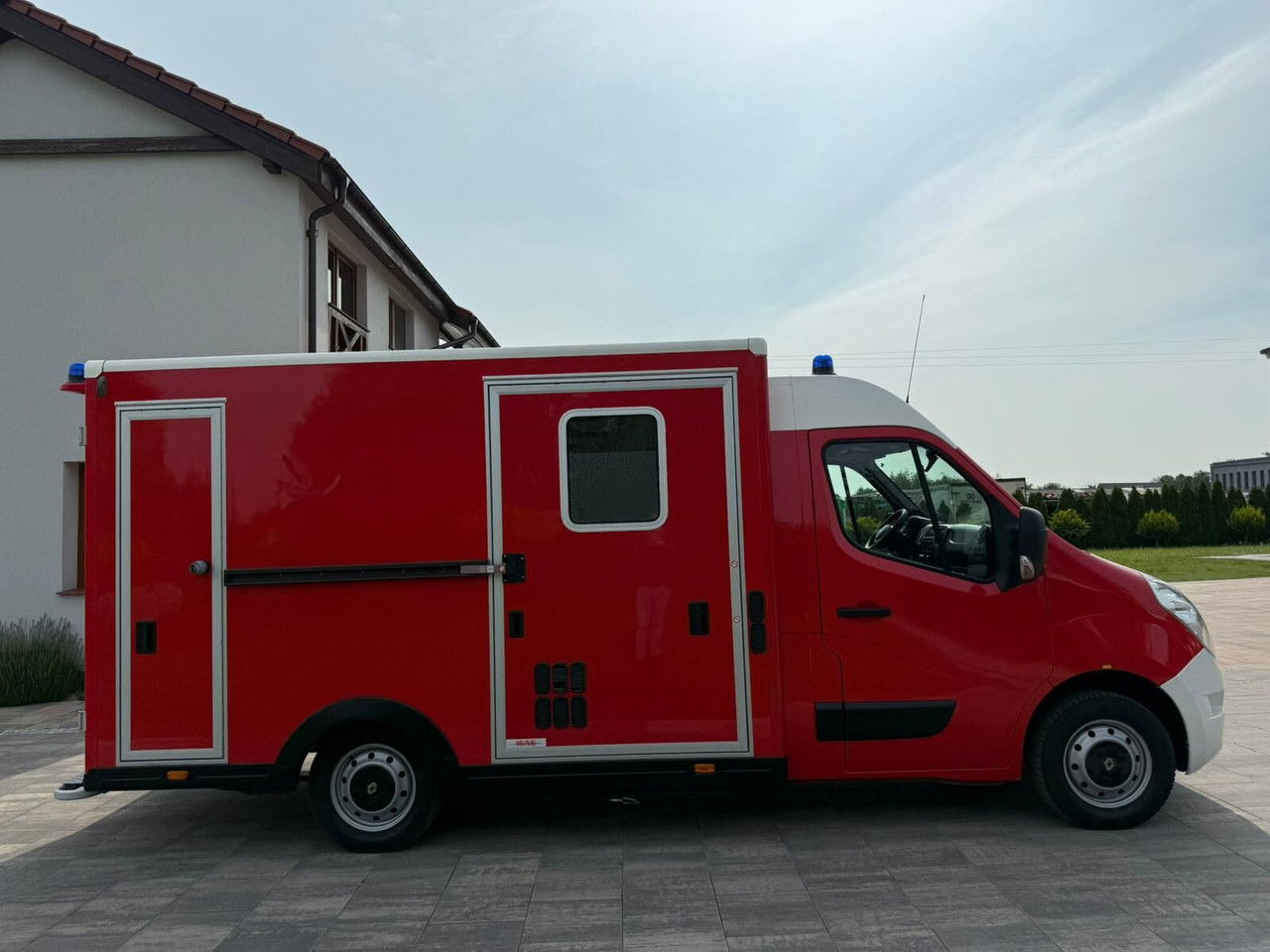 Renault Master Karetka Ambulans pogotowie kontenerowe - 救护车:图4 Renault Master Karetka Ambulans pogotowie kontenerowe - 救护车:图4