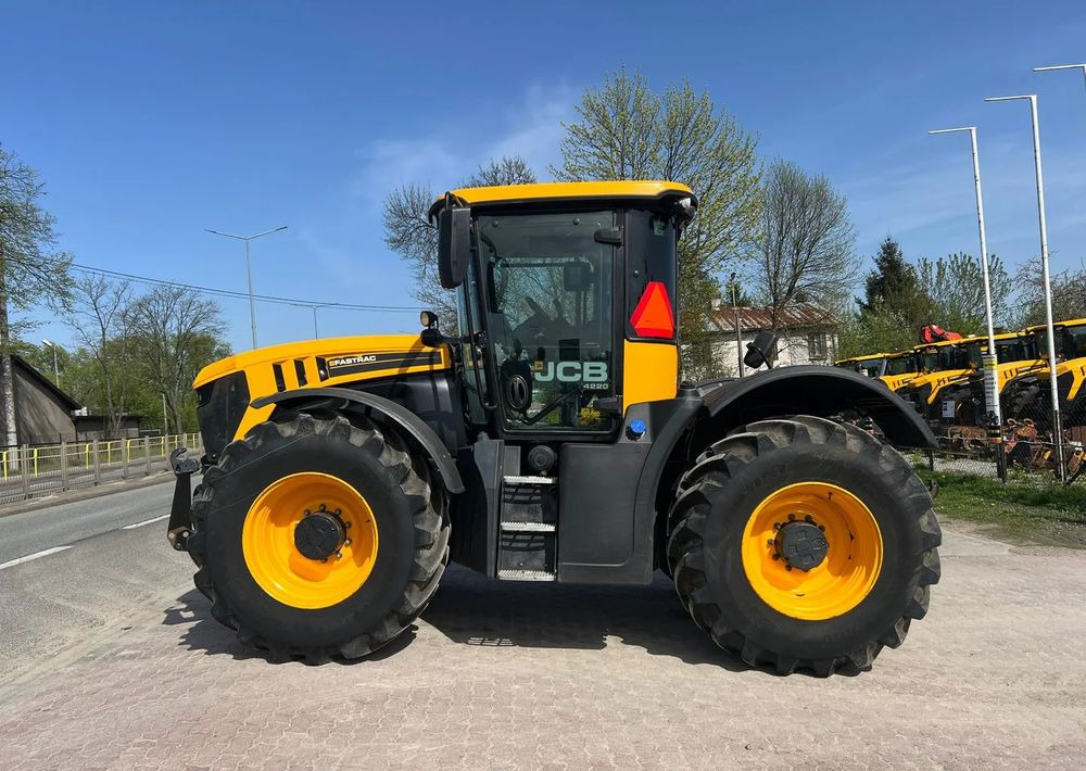 JCB Fastrac 4220 Trimble - 拖拉机:图2 JCB Fastrac 4220 Trimble - 拖拉机:图2