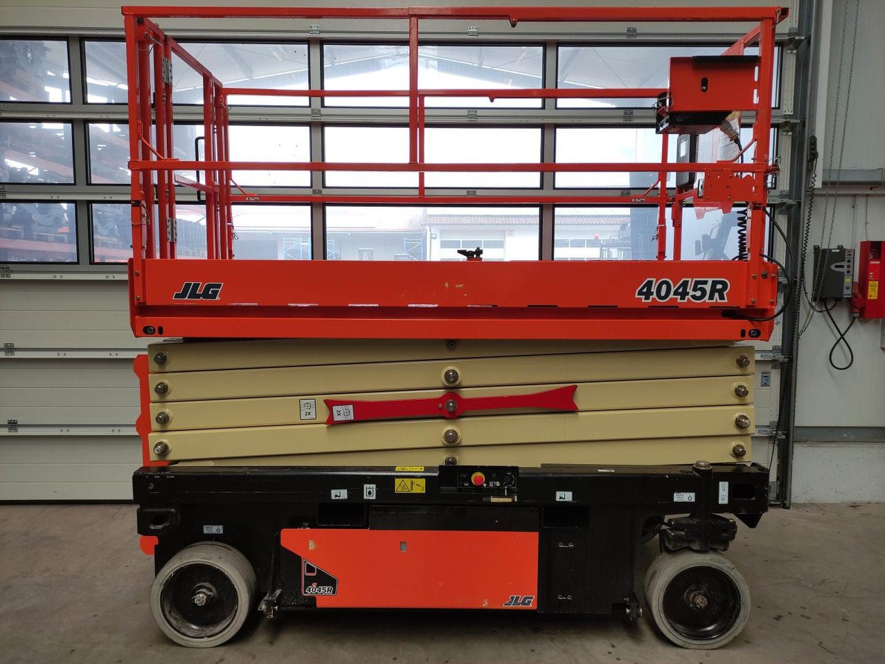 JLG 4045R - 剪式升降机:图2 JLG 4045R - 剪式升降机:图2