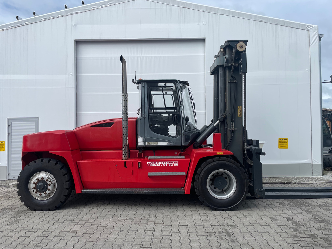 Kalmar DCG160-12 - 集装箱叉装车:图2 Kalmar DCG160-12 - 集装箱叉装车:图2