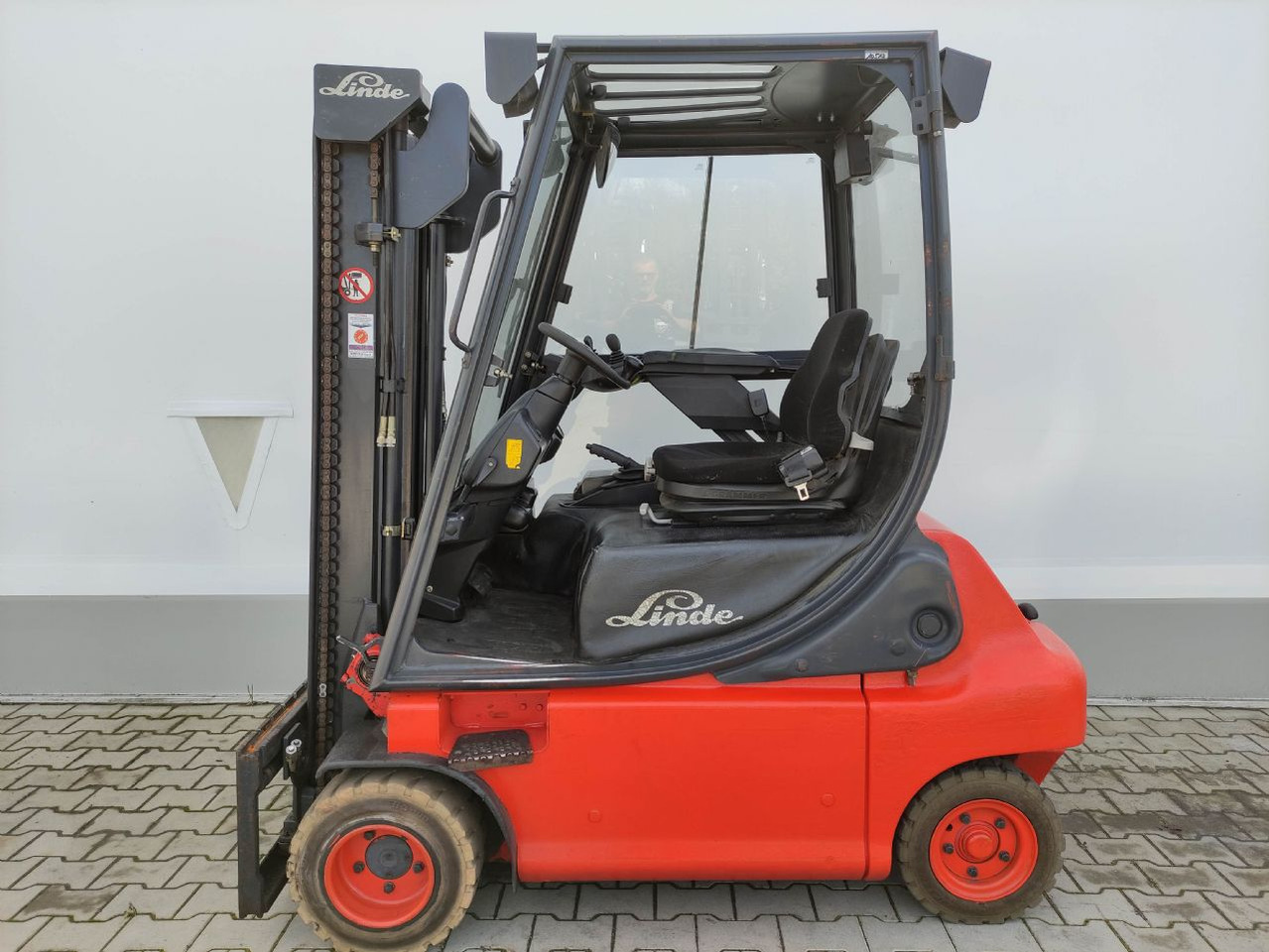 Linde E20-335 - 电动叉车:图1 Linde E20-335 - 电动叉车:图1