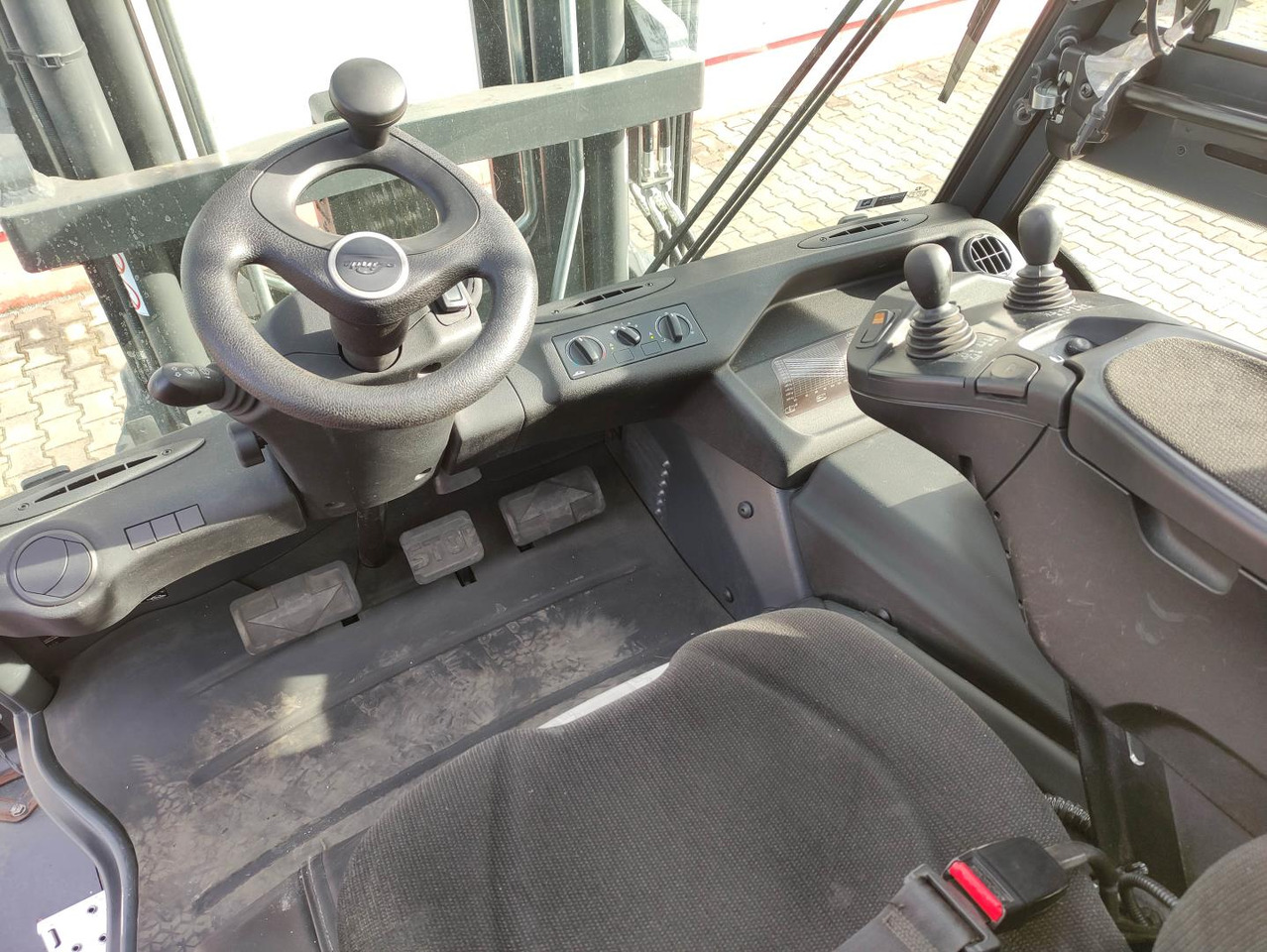 Linde E80-01-127 - 电动叉车:图5 Linde E80-01-127 - 电动叉车:图5