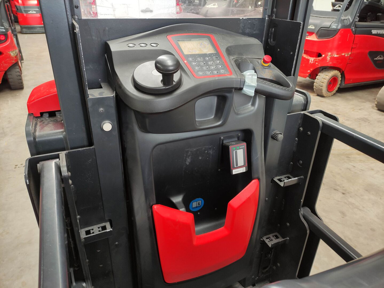 Linde V10-02 - 拣选车:图5 Linde V10-02 - 拣选车:图5