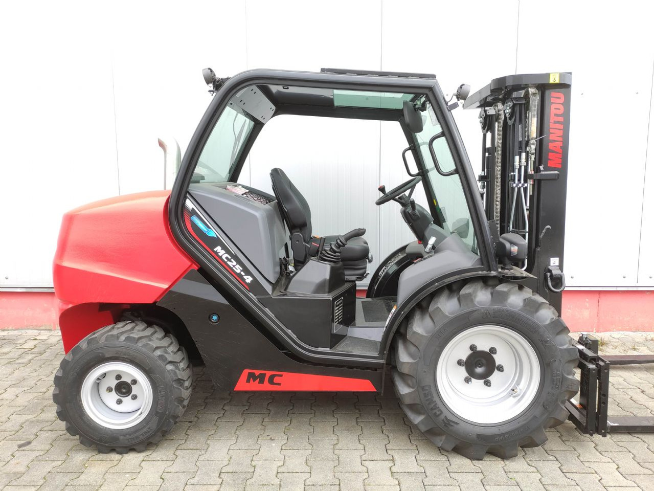 Manitou MC25-4 DK ST5 S1 (NEU) - 越野叉车:图2 Manitou MC25-4 DK ST5 S1 (NEU) - 越野叉车:图2