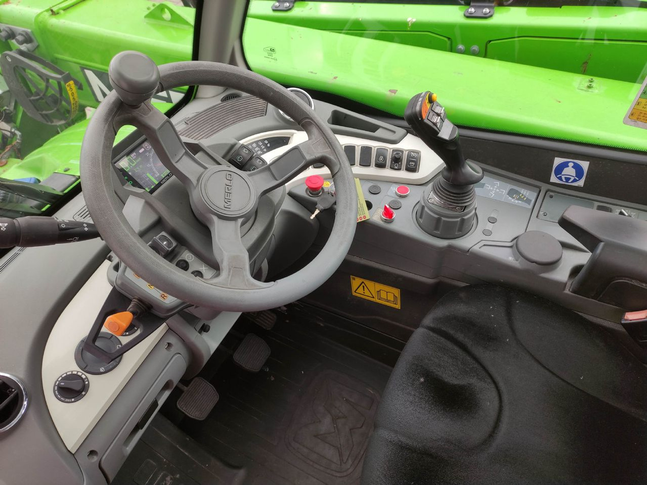 Merlo TF35.7-140 - 40 km/h - 伸缩臂叉装车:图5 Merlo TF35.7-140 - 40 km/h - 伸缩臂叉装车:图5