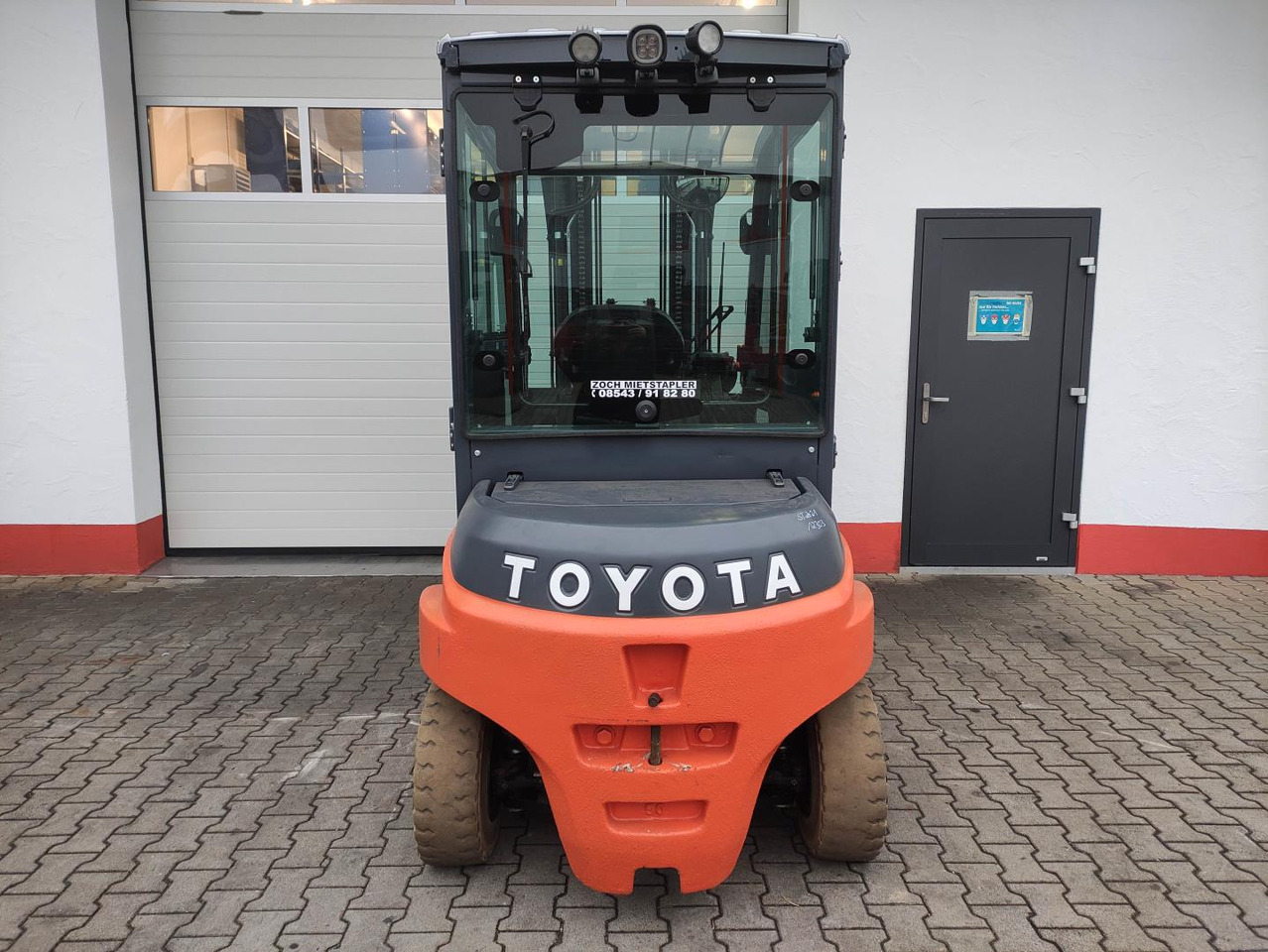 Toyota 8FBMT50 - 电动叉车:图4 Toyota 8FBMT50 - 电动叉车:图4