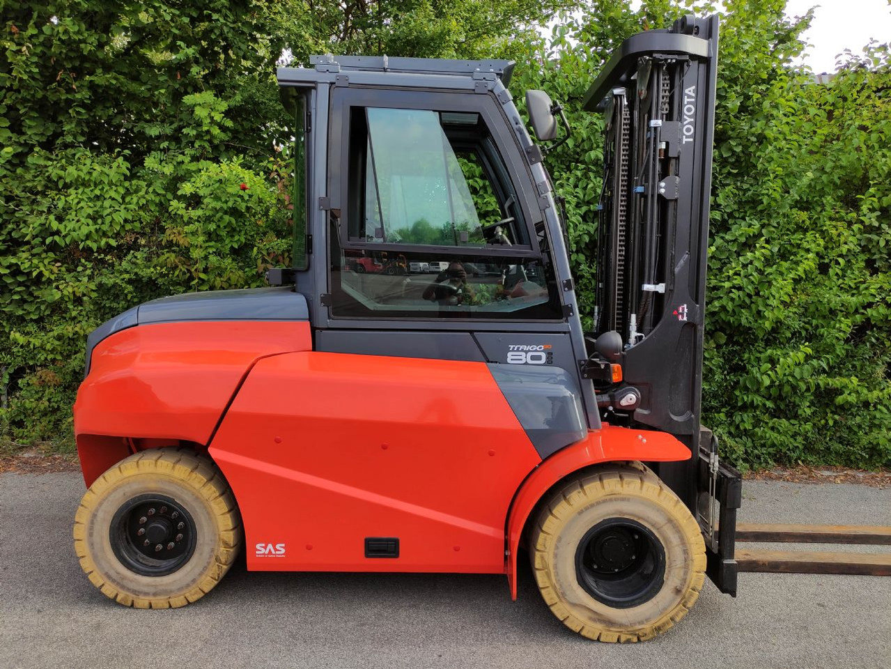 Toyota 9FBH80T900 - 电动叉车:图2 Toyota 9FBH80T900 - 电动叉车:图2