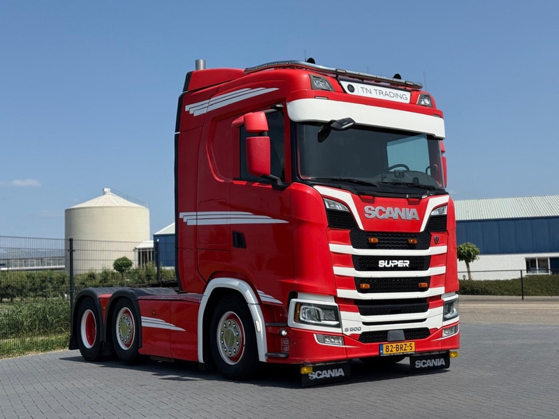 Scania S500 VOLLUCHT, GESTUURD, SHOWTRUCK, LEER. - 牵引车:图1 Scania S500 VOLLUCHT, GESTUURD, SHOWTRUCK, LEER. - 牵引车:图1
