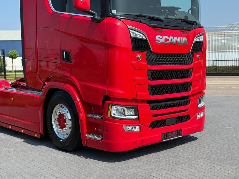 Scania S590 V8 NGS FULL AIR, ALCOA, LEATHER, HYDRAULIC, LIKE NEW. - 牵引车:图4 Scania S590 V8 NGS FULL AIR, ALCOA, LEATHER, HYDRAULIC, LIKE NEW. - 牵引车:图4