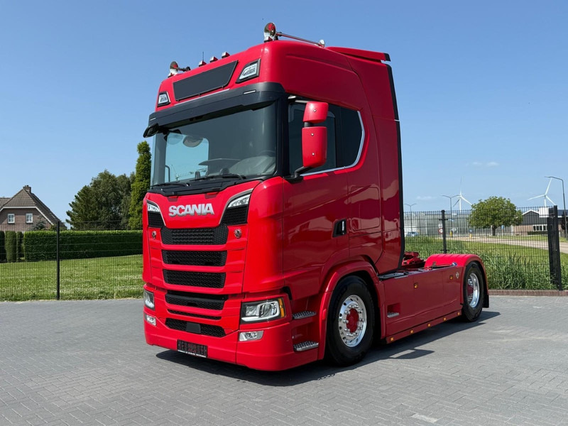Scania S590 V8 NGS FULL AIR, ALCOA, LEATHER, HYDRAULIC, LIKE NEW. - 牵引车:图2 Scania S590 V8 NGS FULL AIR, ALCOA, LEATHER, HYDRAULIC, LIKE NEW. - 牵引车:图2