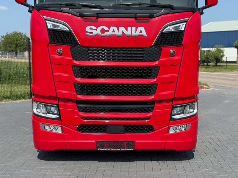Scania S590 V8 NGS FULL AIR, ALCOA, LEATHER, HYDRAULIC, LIKE NEW. - 牵引车:图5 Scania S590 V8 NGS FULL AIR, ALCOA, LEATHER, HYDRAULIC, LIKE NEW. - 牵引车:图5