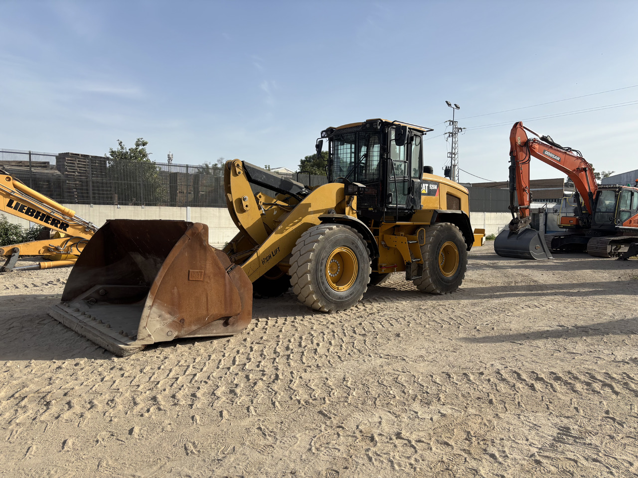 CATERPILLAR 926M - 轮式装载机:图1 CATERPILLAR 926M - 轮式装载机:图1