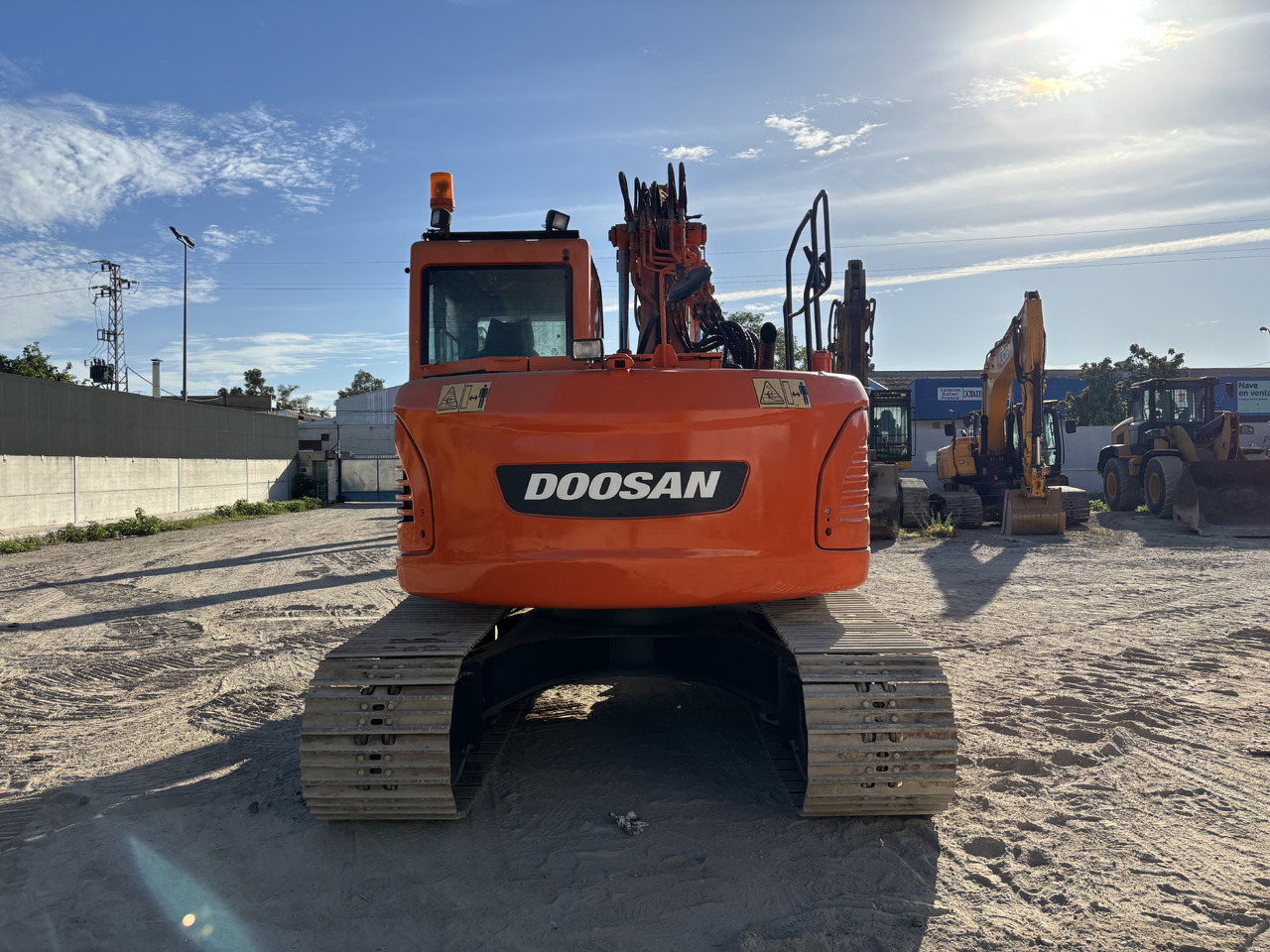 DOOSAN DX140-3 - 履带式挖掘机:图4 DOOSAN DX140-3 - 履带式挖掘机:图4