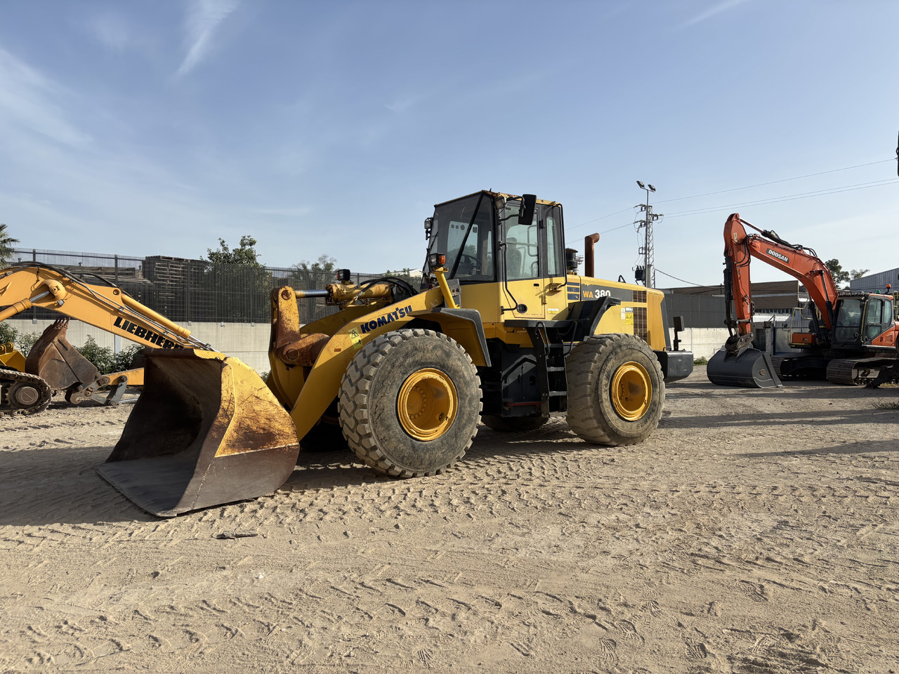 KOMATSU WA380-6 - 装载机:图1 KOMATSU WA380-6 - 装载机:图1
