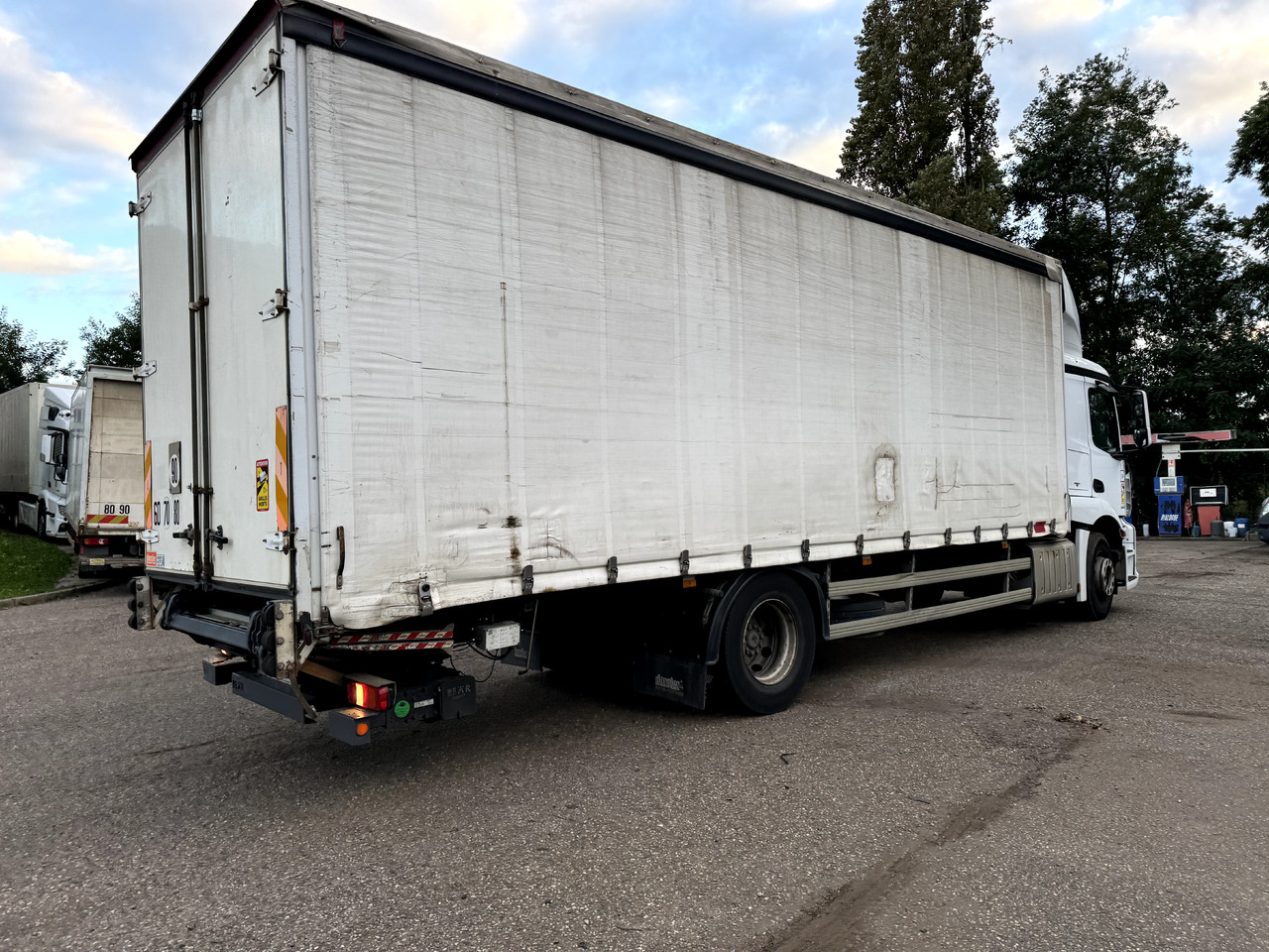 MERCEDES-BENZ ACTROS 1833 - 侧帘卡车:图3 MERCEDES-BENZ ACTROS 1833 - 侧帘卡车:图3