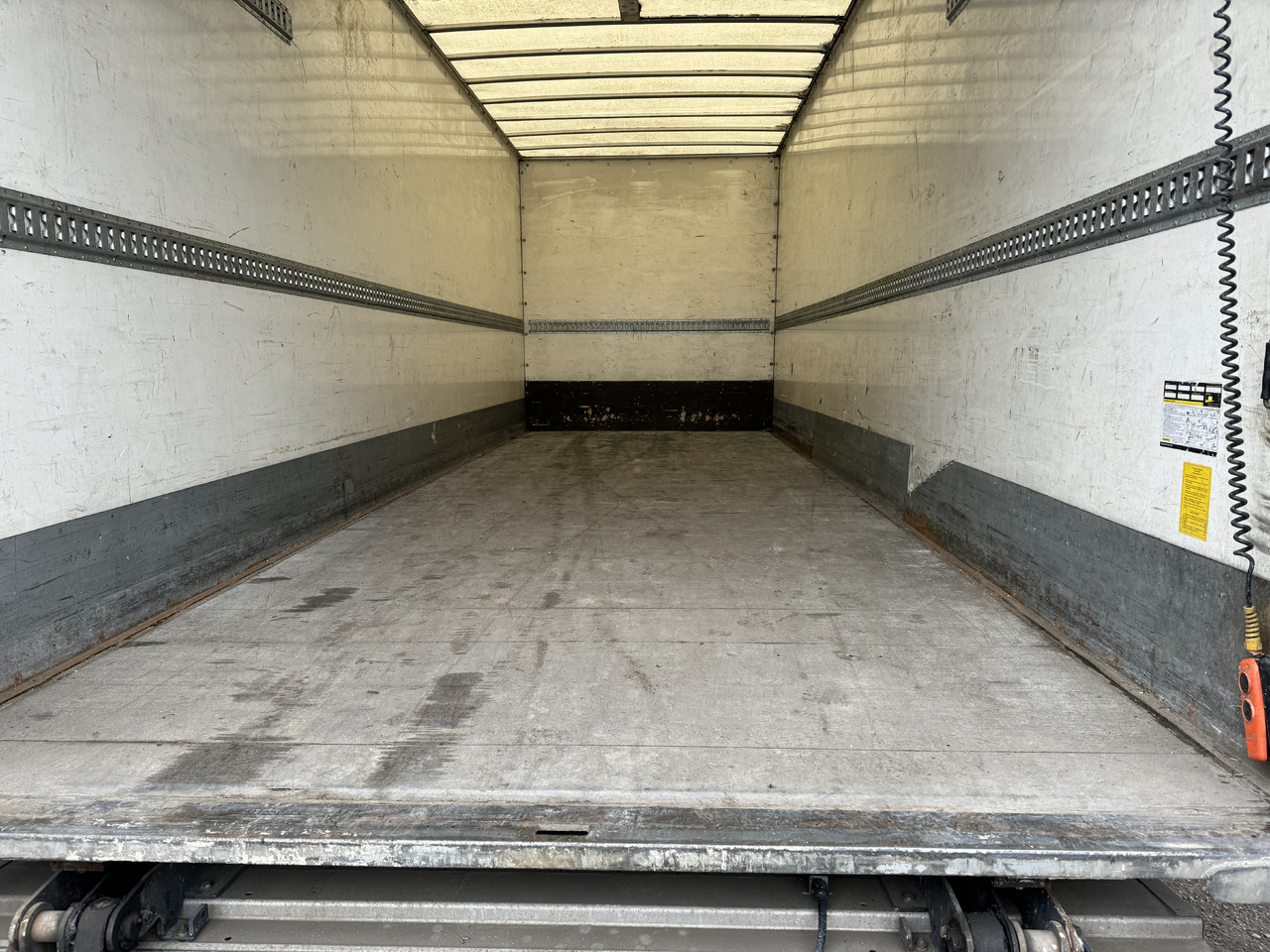 MERCEDES-BENZ ATEGO 1524 - 厢式卡车:图4 MERCEDES-BENZ ATEGO 1524 - 厢式卡车:图4