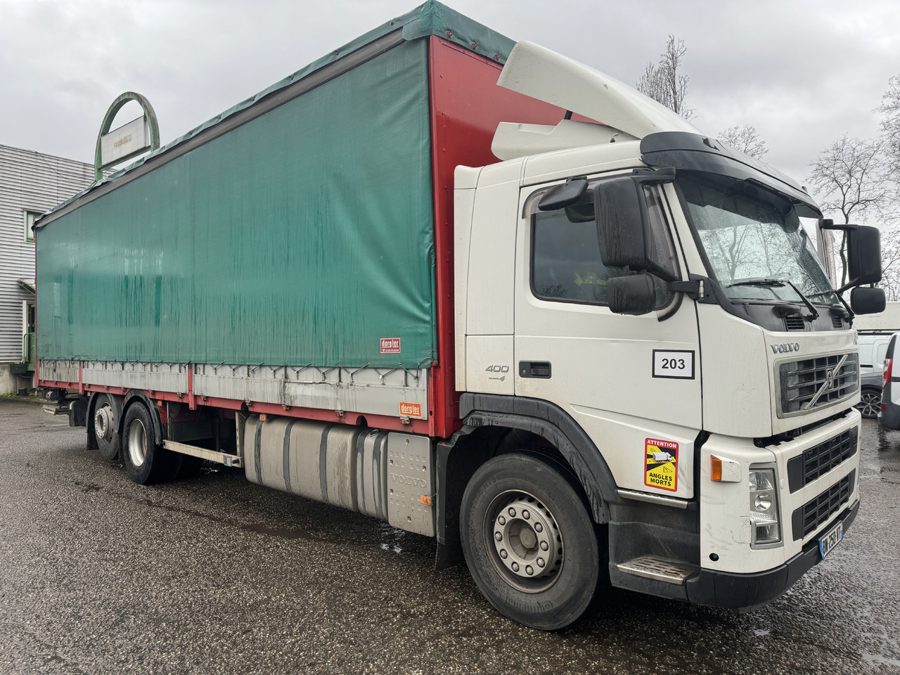 VOLVO FM 400 - 侧帘卡车:图1 VOLVO FM 400 - 侧帘卡车:图1