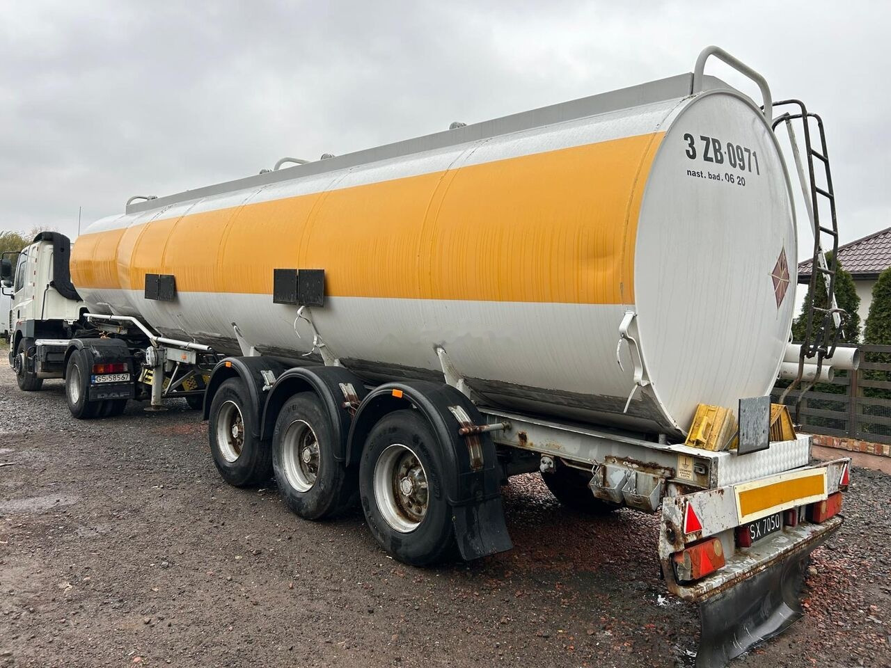 Stokota Elzam 3NC38 - 液罐半拖车:图4 Stokota Elzam 3NC38 - 液罐半拖车:图4