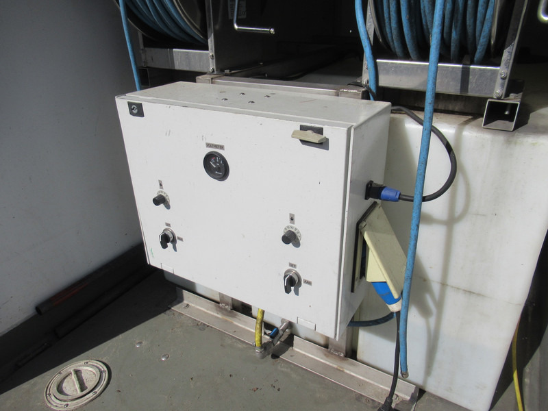 Hapert EA R + TEHA hose reel STKi2 20/12 - 封闭厢式拖车:图5 Hapert EA R + TEHA hose reel STKi2 20/12 - 封闭厢式拖车:图5